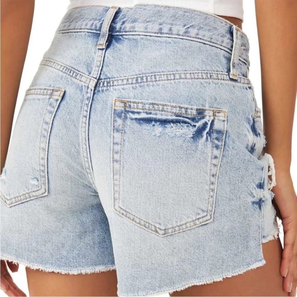 NWT Free People Maggie Mid Rise Distressed Denim Shorts Distressed Acid Wash - Picture 4 of 11